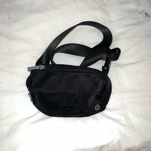 Lululemon black belt bag